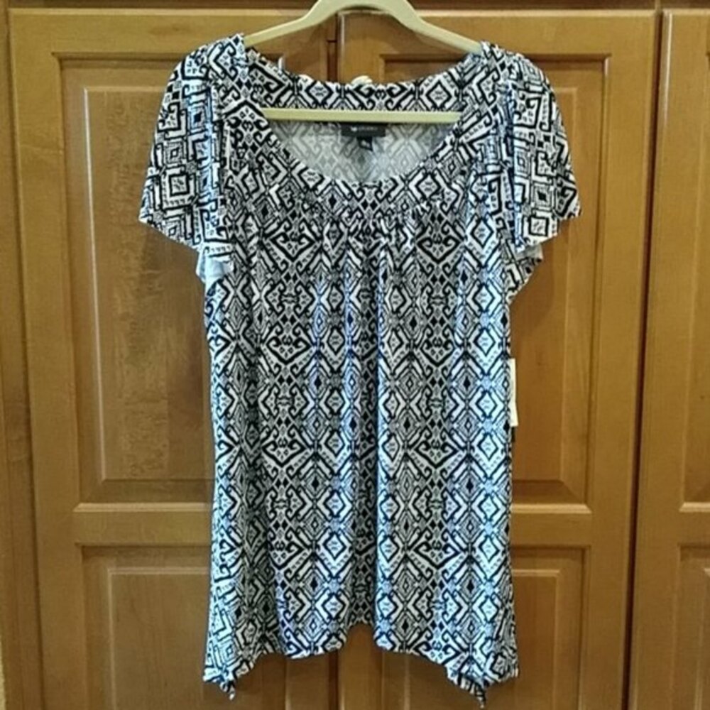 Abstract Print Shark Bite Hem Top Sz XL NWT